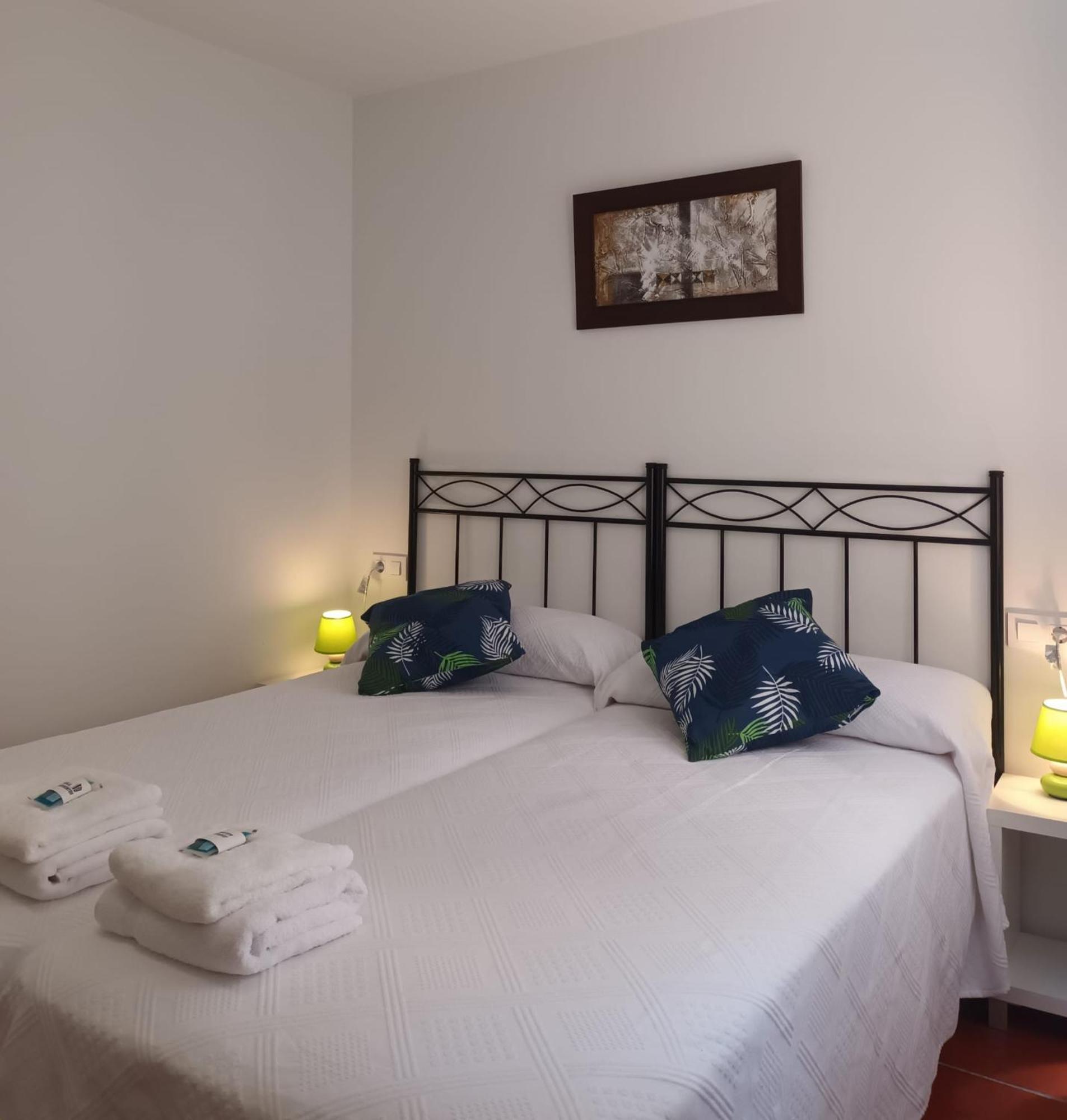 Apartamentos La Piedra En Pleno Centro Historico Con Dos Dormitorios Y Dos Banos Nájera Habitación foto